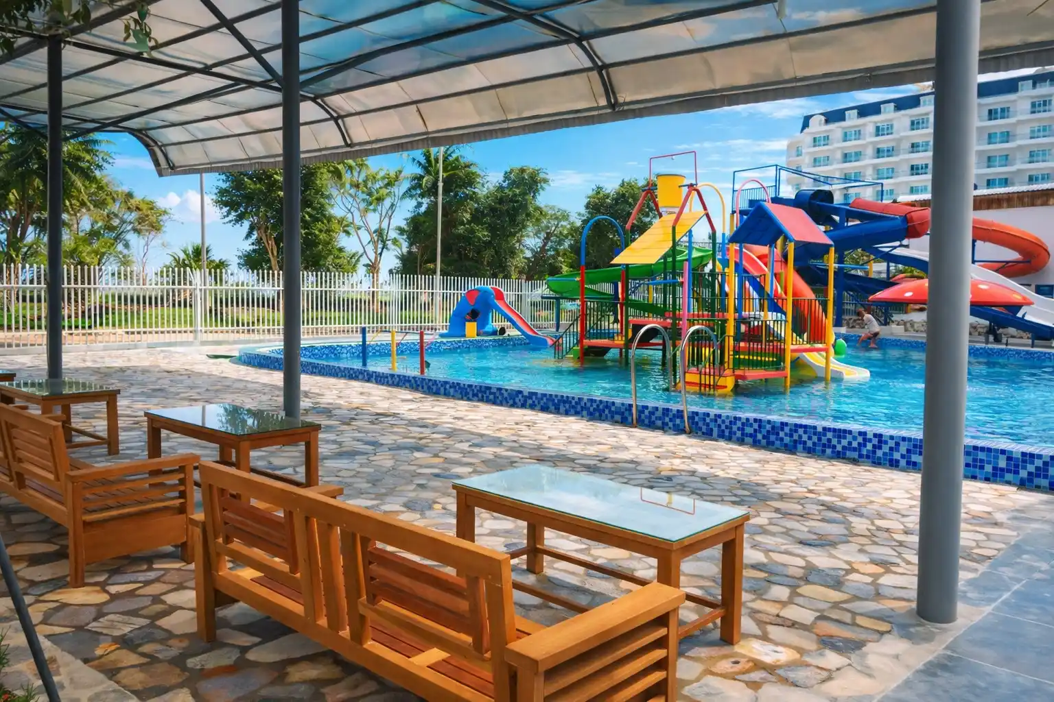 bể bơi và công viên nước Paracel Resort Hải Tiến