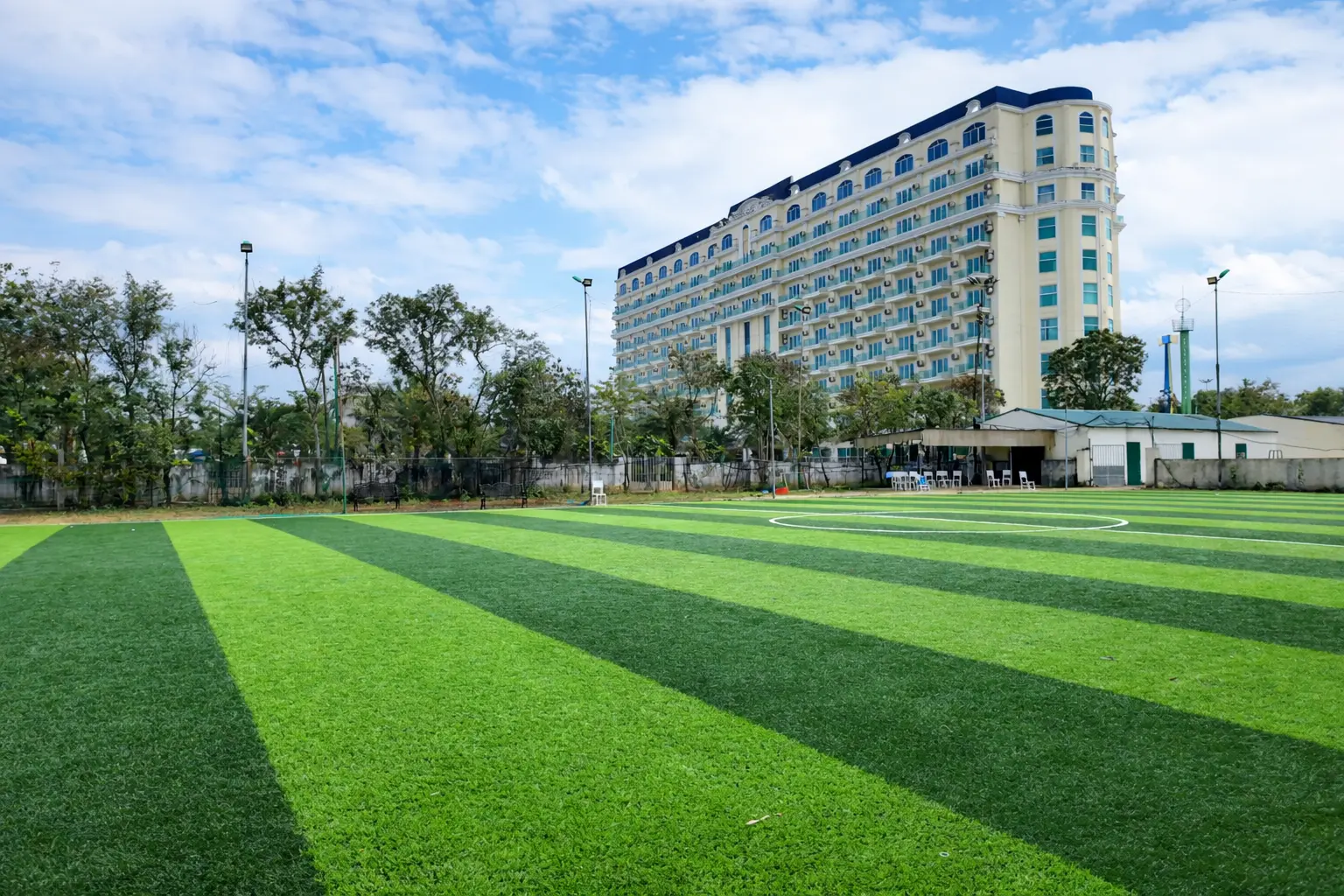 sân bóng thể thao paracel resort hải tiến